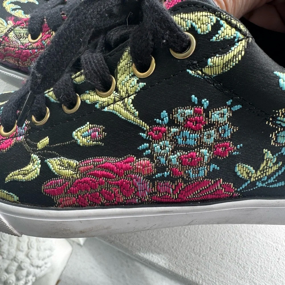 Guess Black Sneakers with Floral brocade Asian inspired Accents 8 - Picture 10 of 12
